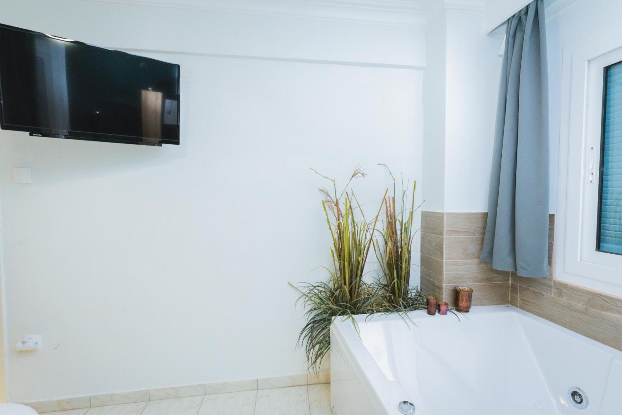 Stylish Apt W Jacuzzi, 5 Min To White Tower Thessaloniki Exterior foto